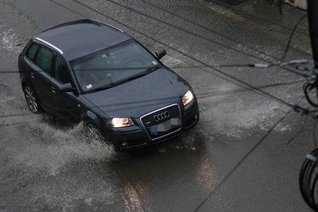 Vreme Beograd: Kiša ponovo poplavila ulice u ovim delovima grada FOTOGRAFIJE