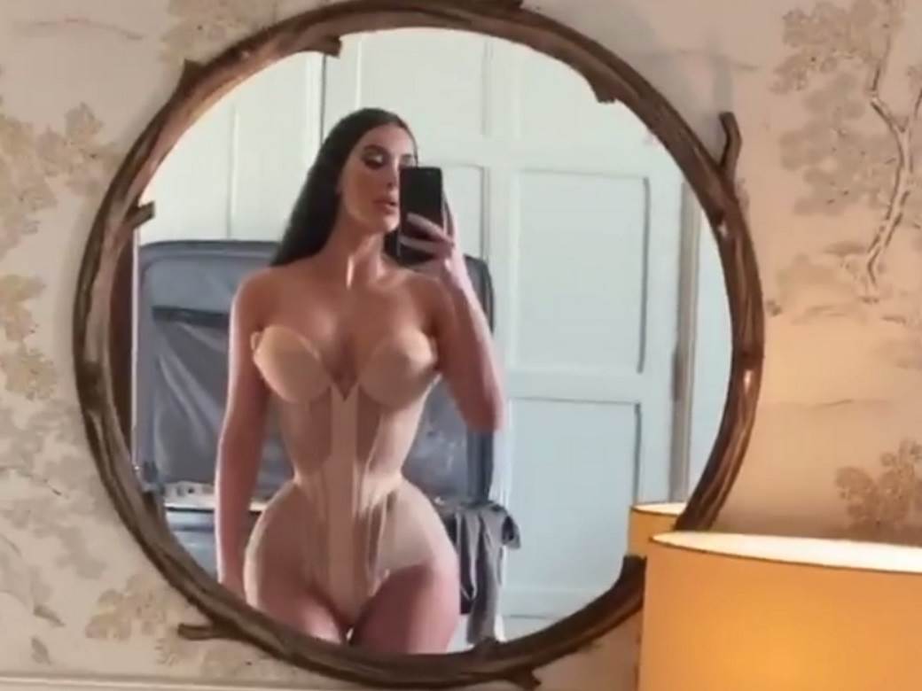 kim kardasijan u tangama guza obline seksi slike