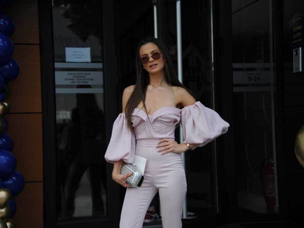 Milica pavlović u kupaćem kostimu 