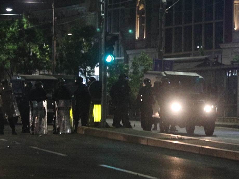 Beograd demonstracije protesti Skupština Srbije Goran Vesić sukobi policija video foto