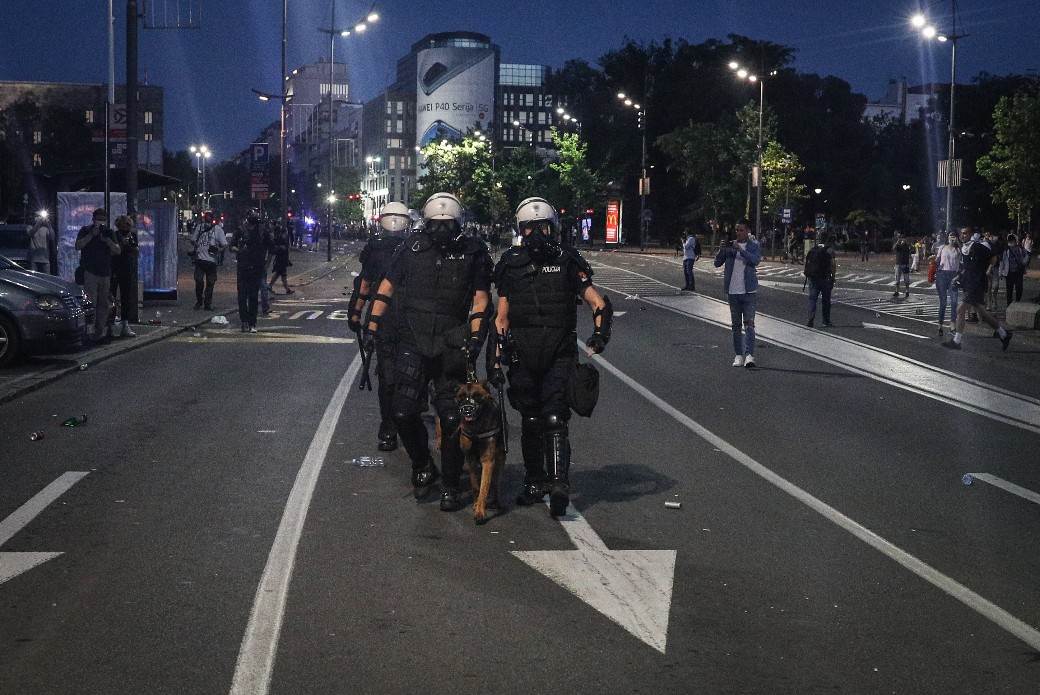 Neredi u Beogradu GLAVNA VEST i u regionu: Hrvati kažu OVO! (FOTO )