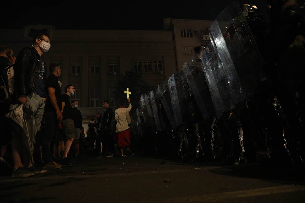 Protesti-policija-napad-Zaštitnik građana