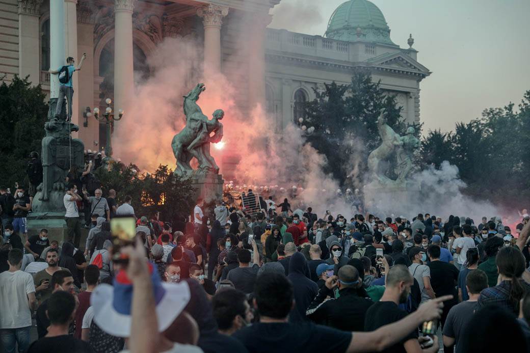 Protesti-policija-napad-Zaštitnik građana