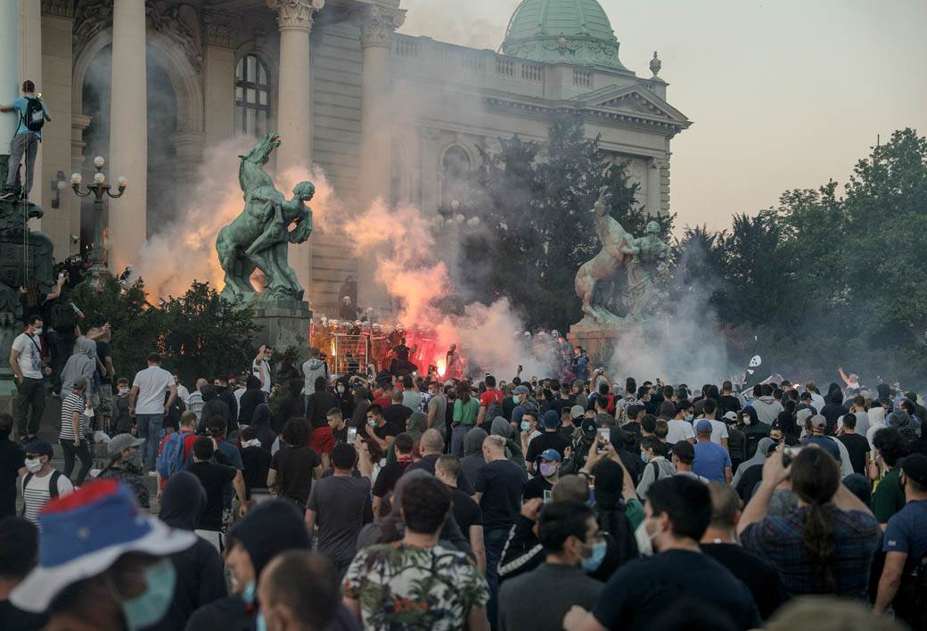 Protesti-policija-napad-Zaštitnik građana
