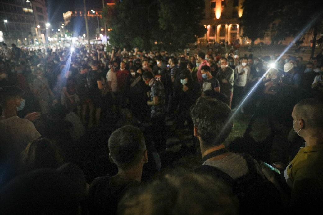 Protesti u Beogradu tuča u pionirskom parku