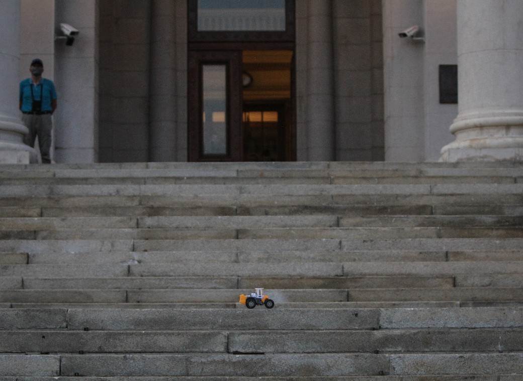 Protesti u Beogradu bagerista Džo mali bager ispred Skupštine