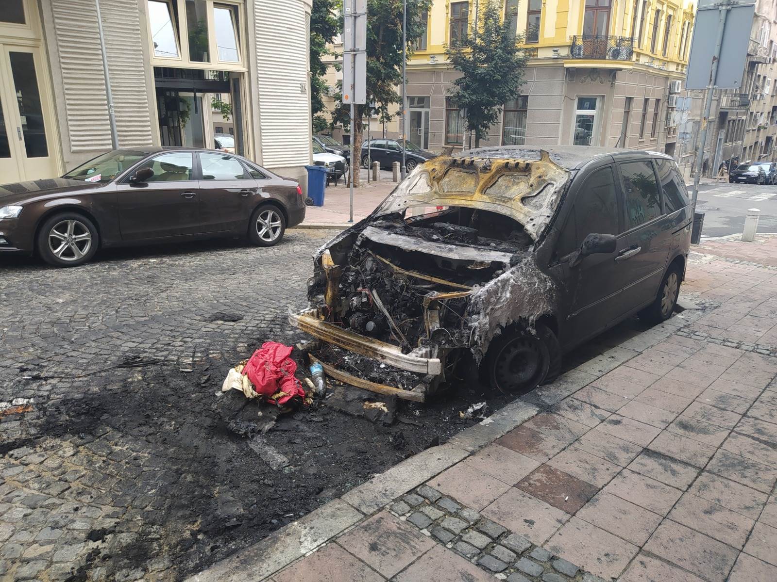 Izgoreli automobili na Dorćolu, pogledajrte šta je od njih ostalo (FOTO)