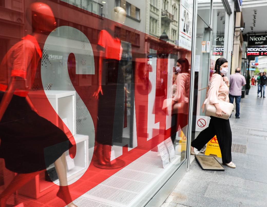 Sniženja rasprodaje odeća garderoba Beograd radnje fotografije