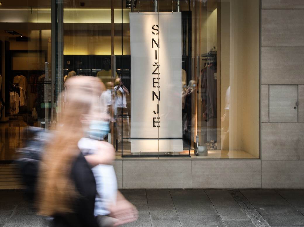 Sniženja rasprodaje odeća garderoba Beograd radnje fotografije