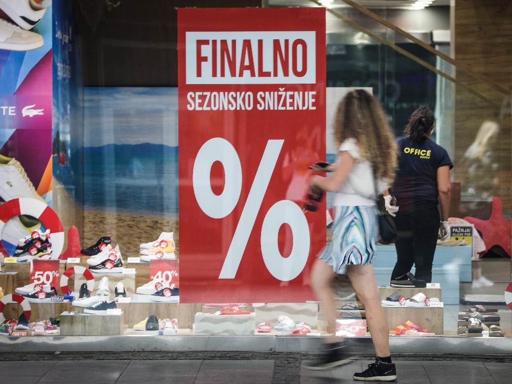 Sniženja rasprodaje odeća garderoba Beograd radnje fotografije