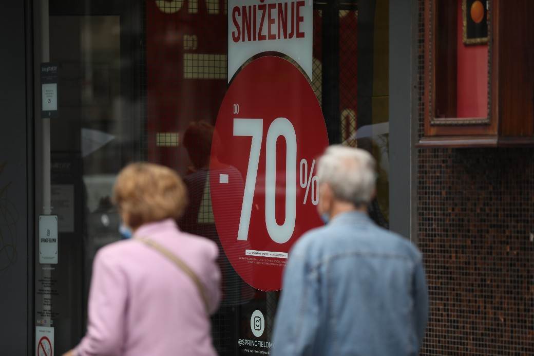 Sniženja rasprodaje odeća garderoba Beograd radnje fotografije