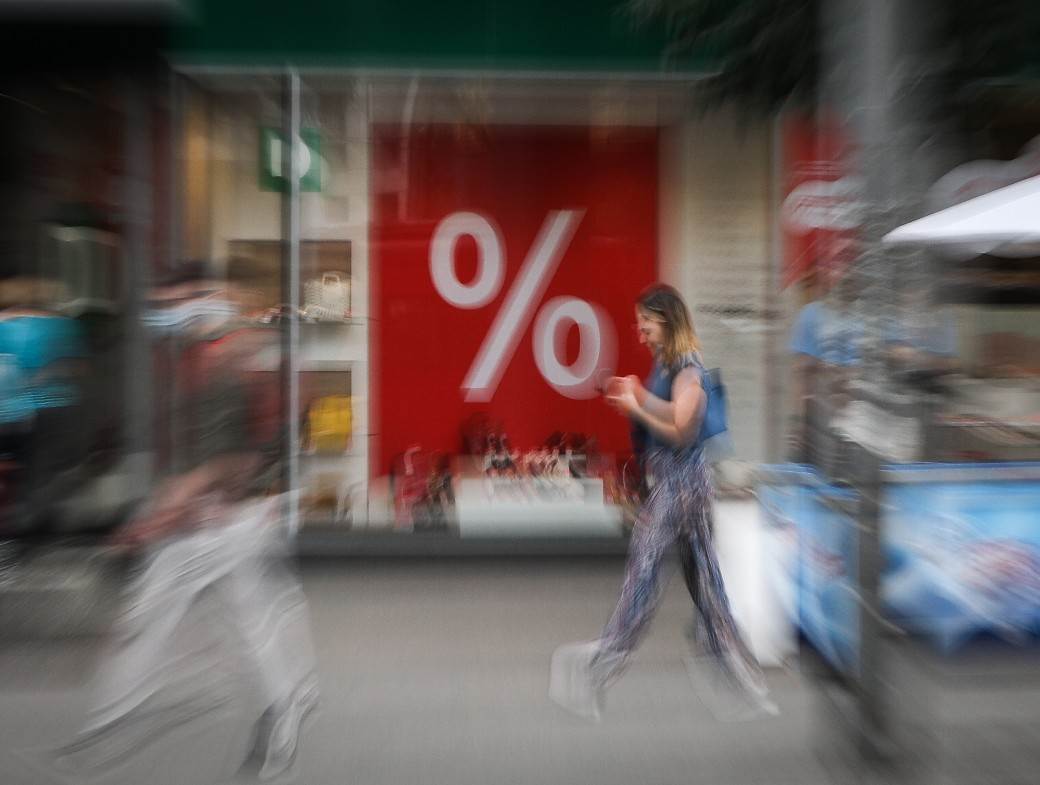 Sniženja rasprodaje odeća garderoba Beograd radnje fotografije