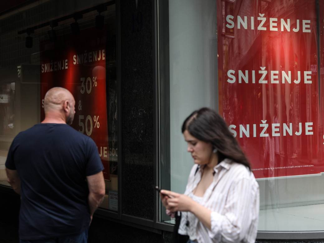 Sniženja rasprodaje odeća garderoba Beograd radnje fotografije