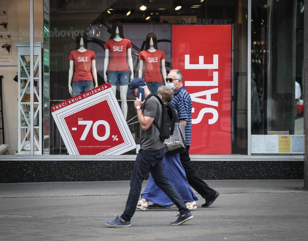 Sniženja rasprodaje odeća garderoba Beograd radnje fotografije