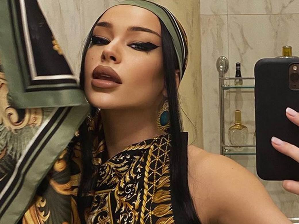 elena kitic tetovaza na licu instagram foto