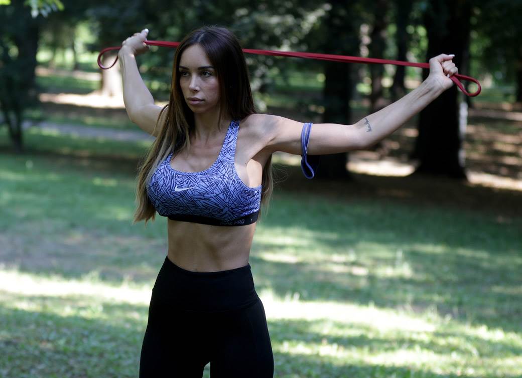 Mimi Jestrović Paparaco lov bazen video