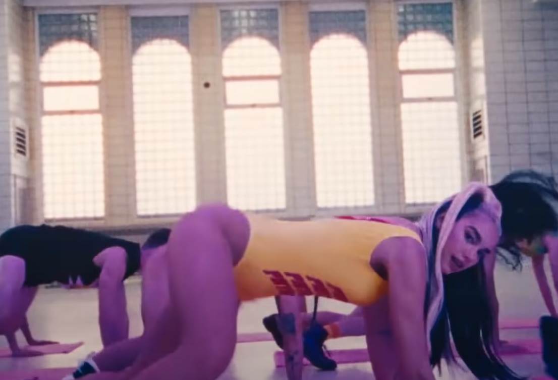 Dua Lipa ajvar sarma burek velika Albanija Kosovo 