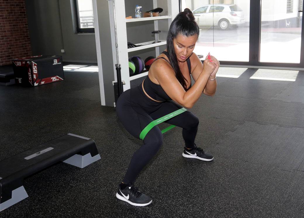 Dušica Grabović teretana: Pevačica vežba za vreme korona virusa FOTOGRAFIJE