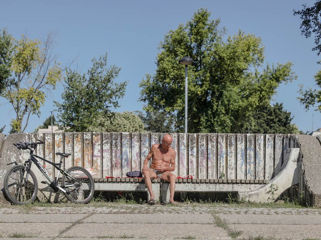 Korona virus leto Beograd Savski kej sunčanje vežbanje FOTOGRAFIJE