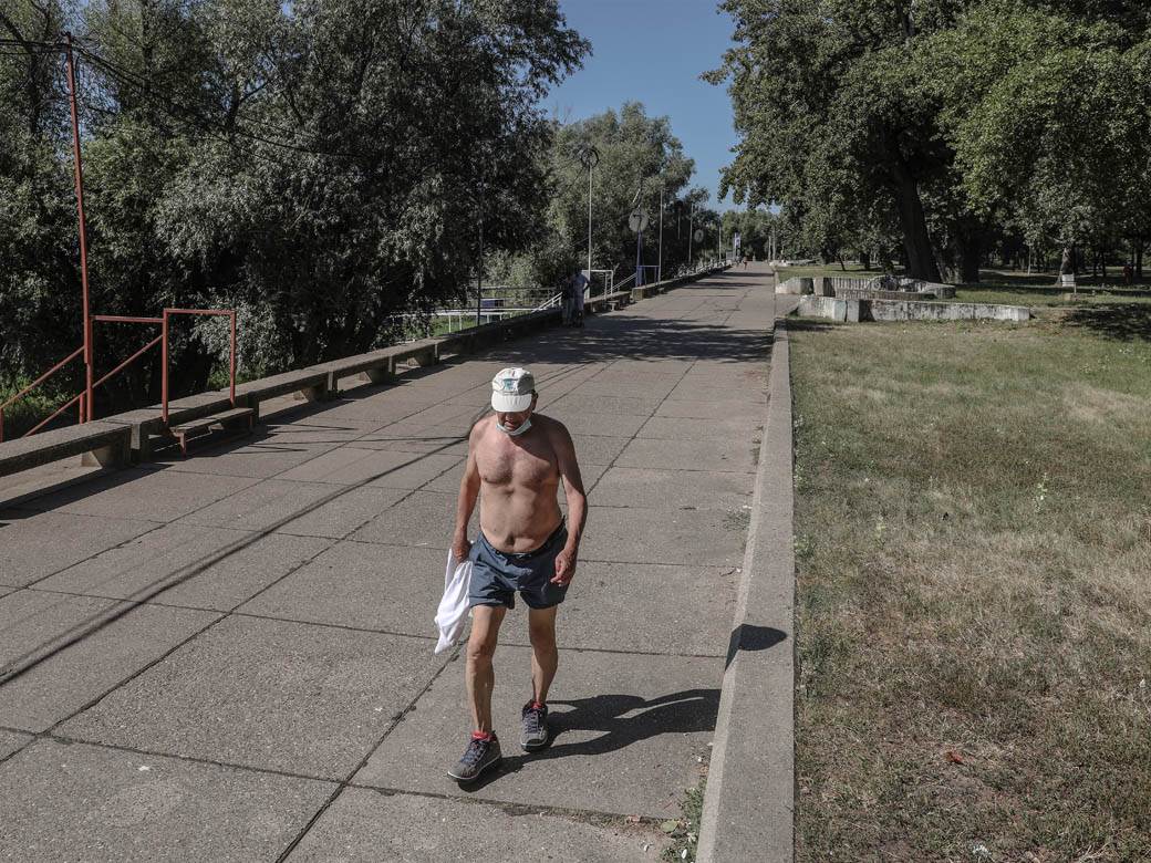 Korona virus leto Beograd Savski kej sunčanje vežbanje FOTOGRAFIJE