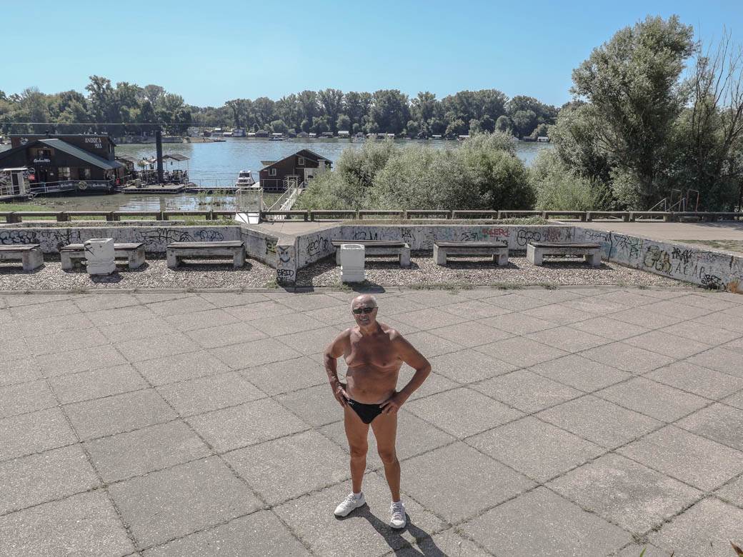 Korona virus leto Beograd Savski kej sunčanje vežbanje FOTOGRAFIJE