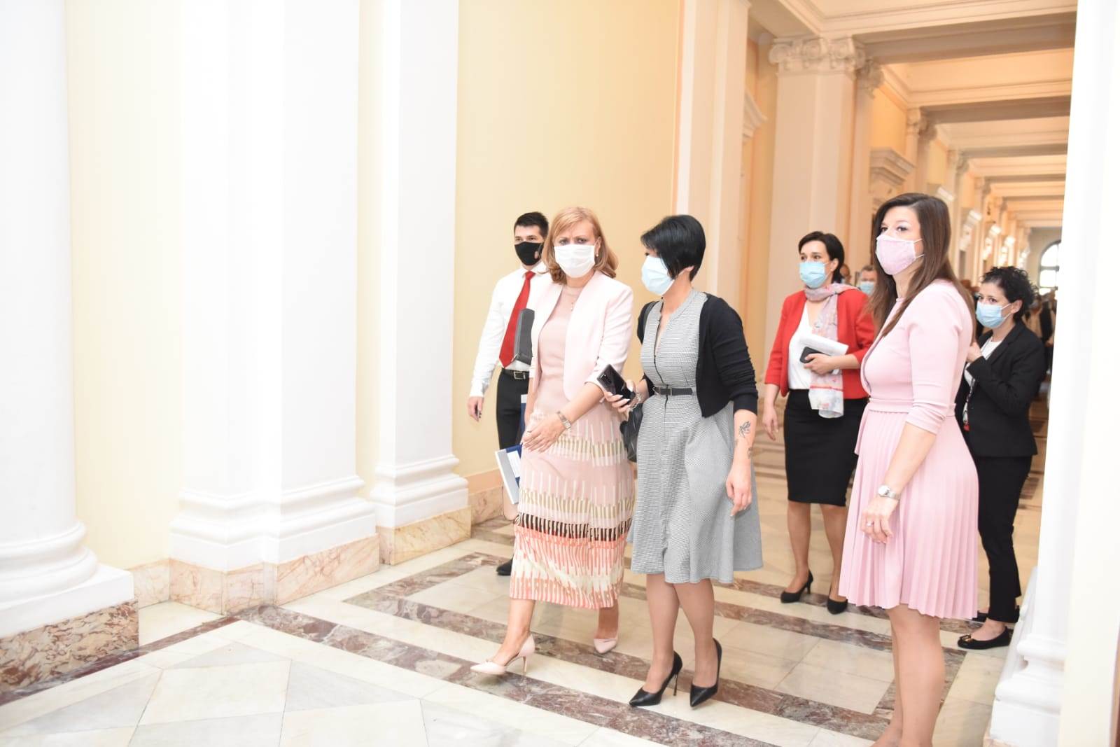 Skupština Srbije ispred dosta policije pripadnici pokreta Dosta je bilo opozicija raspop Antonije