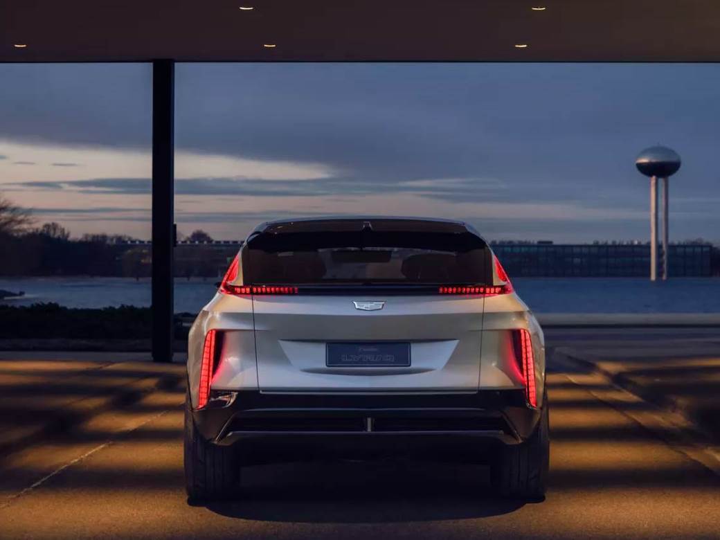 Kadilak električni model suv Tesla električni automobili video foto