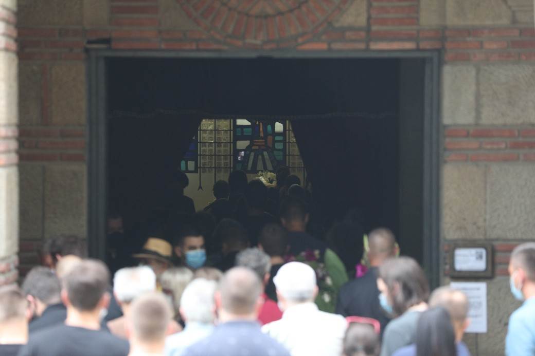 isidora Bjelica sahrana tamara nikezić