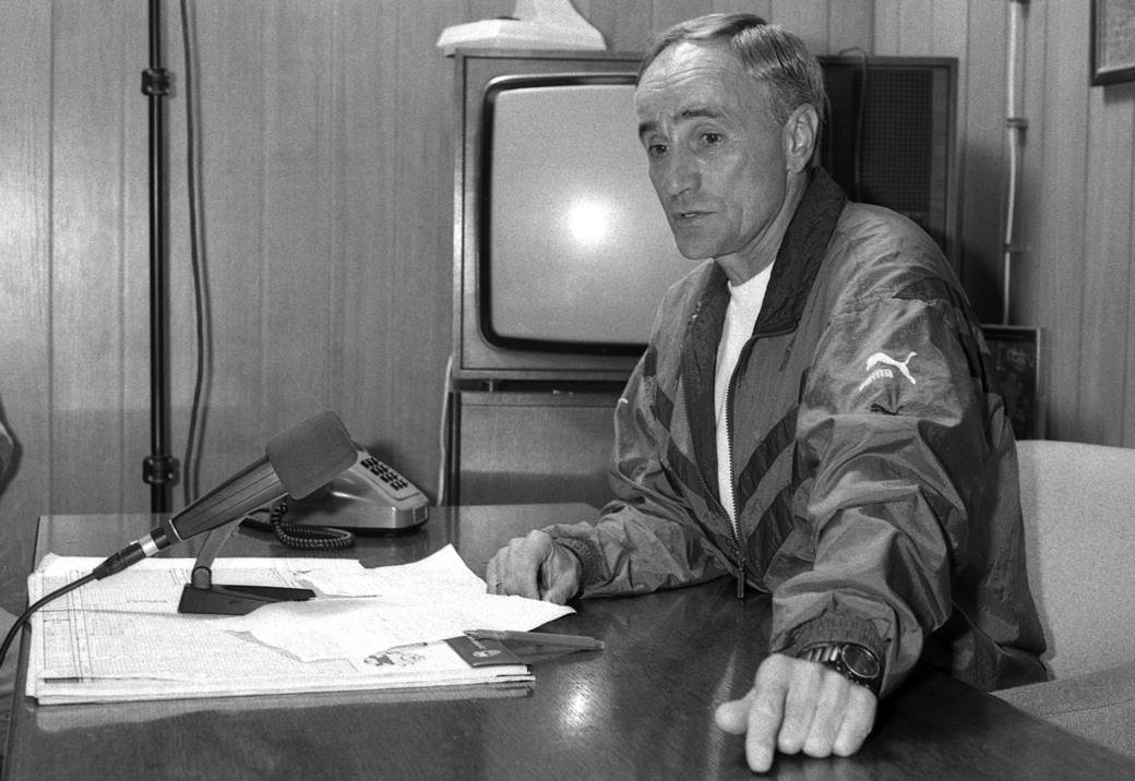 Umro Vladica Popović trener FK Crvena zvezda iz Tokija 1991. (Kolo Kolo 3:0) FOTO