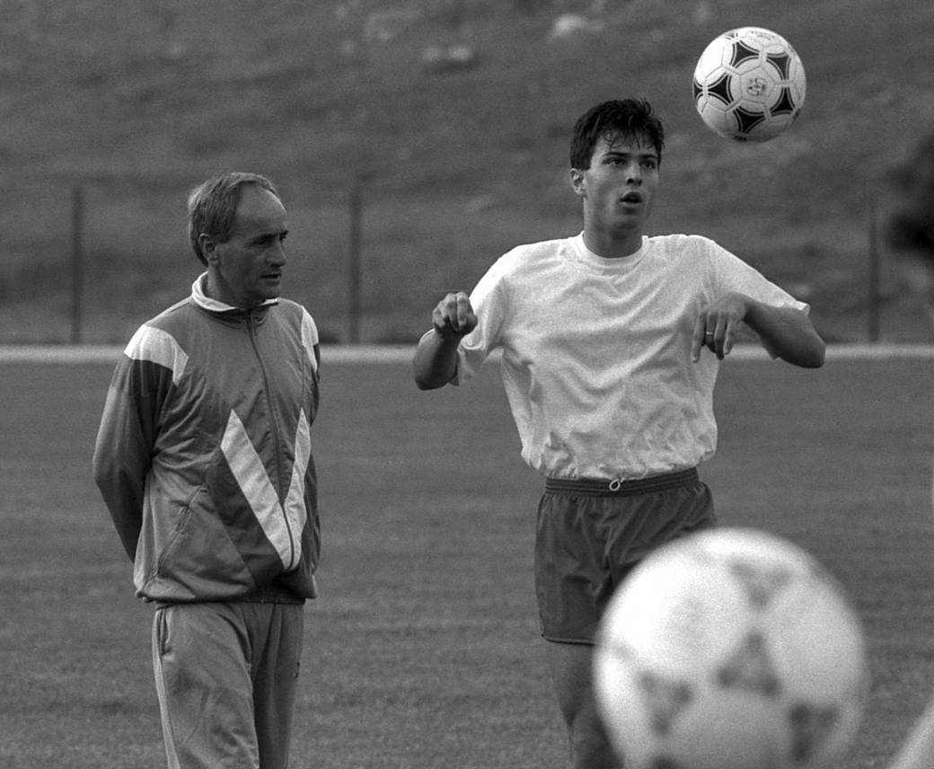 Umro Vladica Popović trener FK Crvena zvezda iz Tokija 1991. (Kolo Kolo 3:0) FOTO