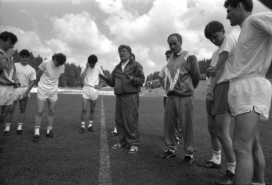 Umro Vladica Popović trener FK Crvena zvezda iz Tokija 1991. (Kolo Kolo 3:0) FOTO