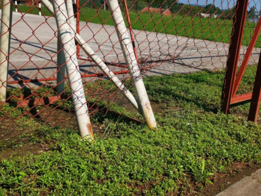 Preljina osnovna škola huligani kamenice šteta krov