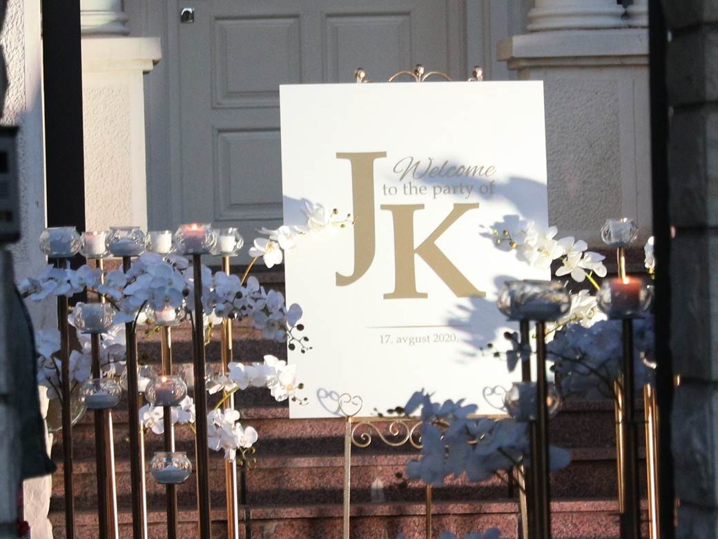 LUDILO NA ROĐENDANU JK: Karleuša se u beloj haljini i sa čašom u ruci BACILA u bazen! (FOTO)