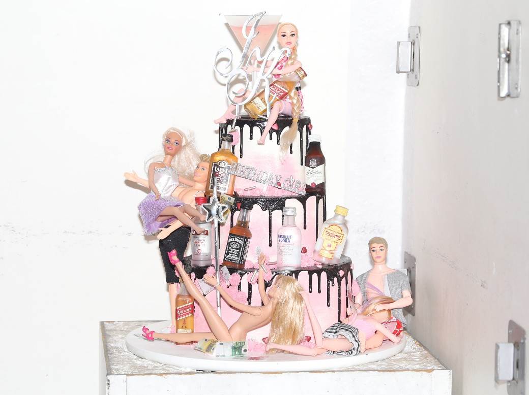 LUDILO NA ROĐENDANU JK: Karleuša se u beloj haljini i sa čašom u ruci BACILA u bazen! (FOTO)