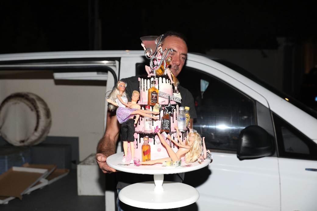 LUDILO NA ROĐENDANU JK: Karleuša se u beloj haljini i sa čašom u ruci BACILA u bazen! (FOTO)