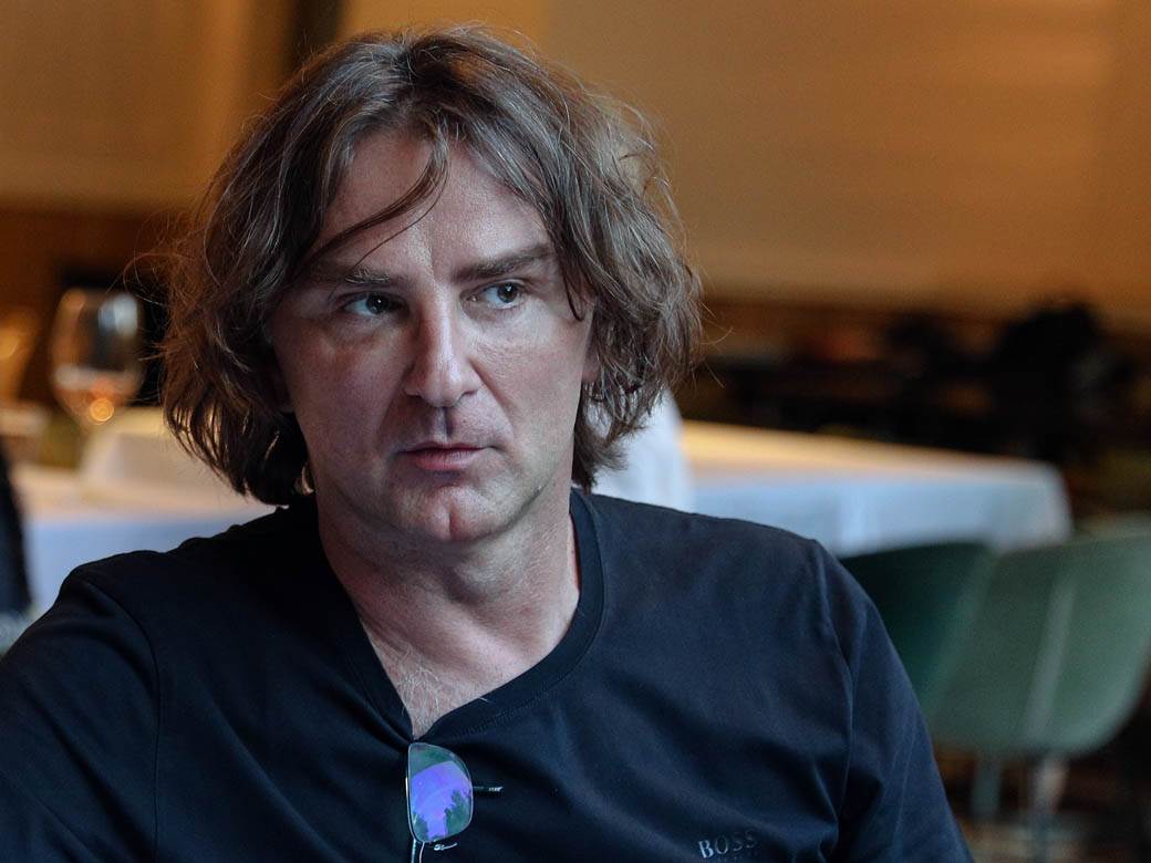 Koju školu je završio Željko Mitrović?