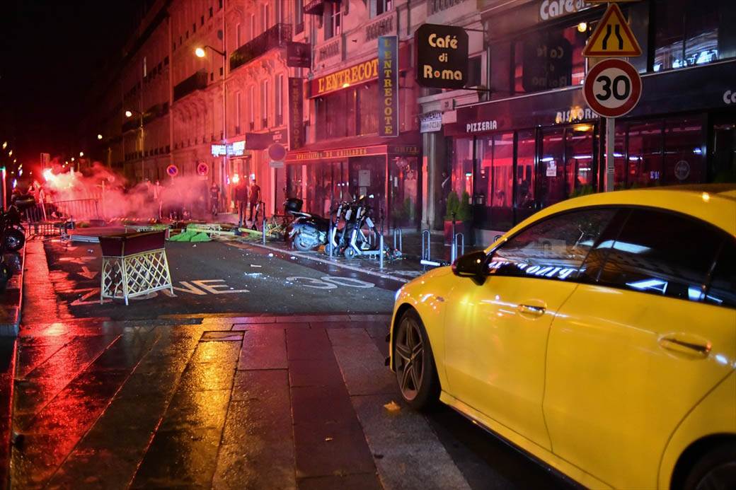 Pari Sen Žermen navijači neredi policija suzavac Liga šampiona FOTOGRAFIJE