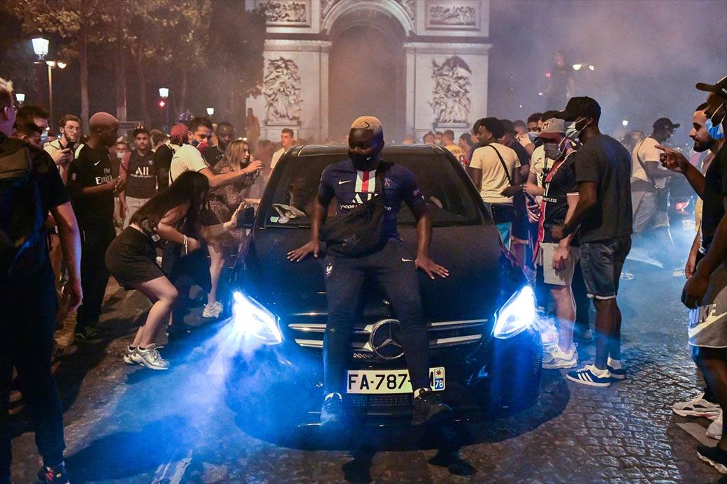 Pari Sen Žermen navijači neredi policija suzavac Liga šampiona FOTOGRAFIJE