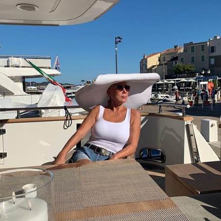 lepa brena sin viktor automobil