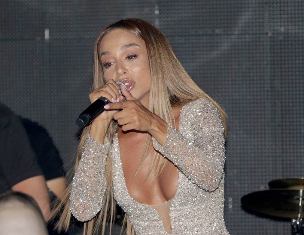 Edita Aradinović dekolte splav