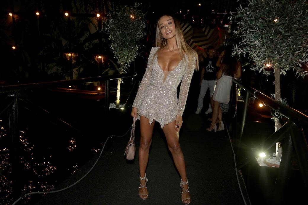 Edita Aradinović dekolte splav