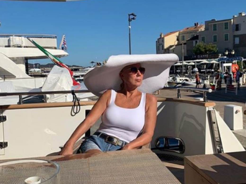 lepa brena sin viktor automobil