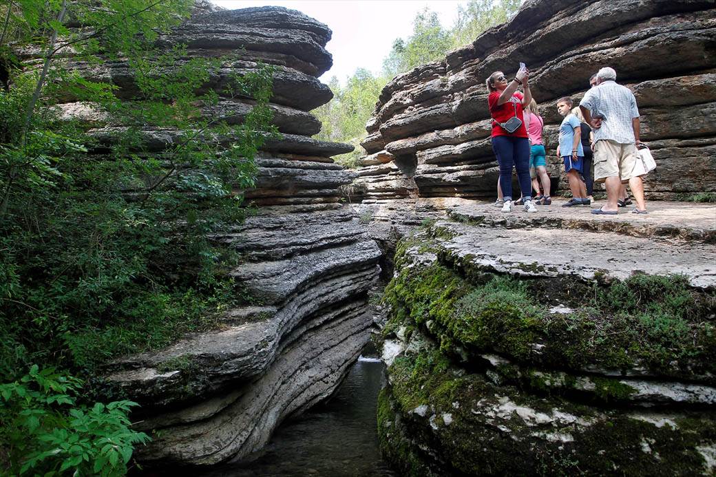 Stara planina turizam Srbija kanjon vodopad pećine vidikovci fotografije