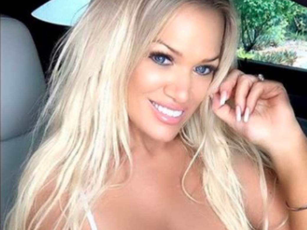 Đinu Stjuart u premalim gaćama