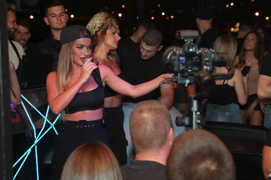 koliko zaradjuju domaci pevaci nastupi