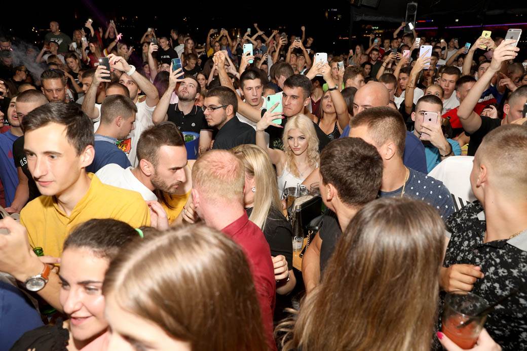 koliko zaradjuju domaci pevaci nastupi