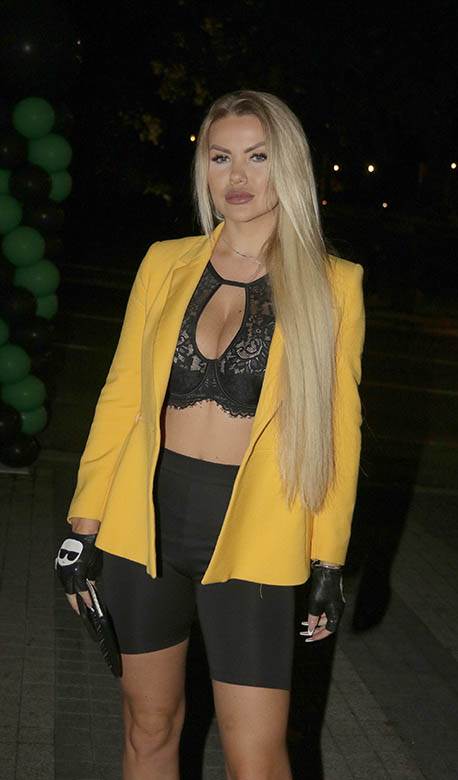 Sanja Stanković radi trbušnjake