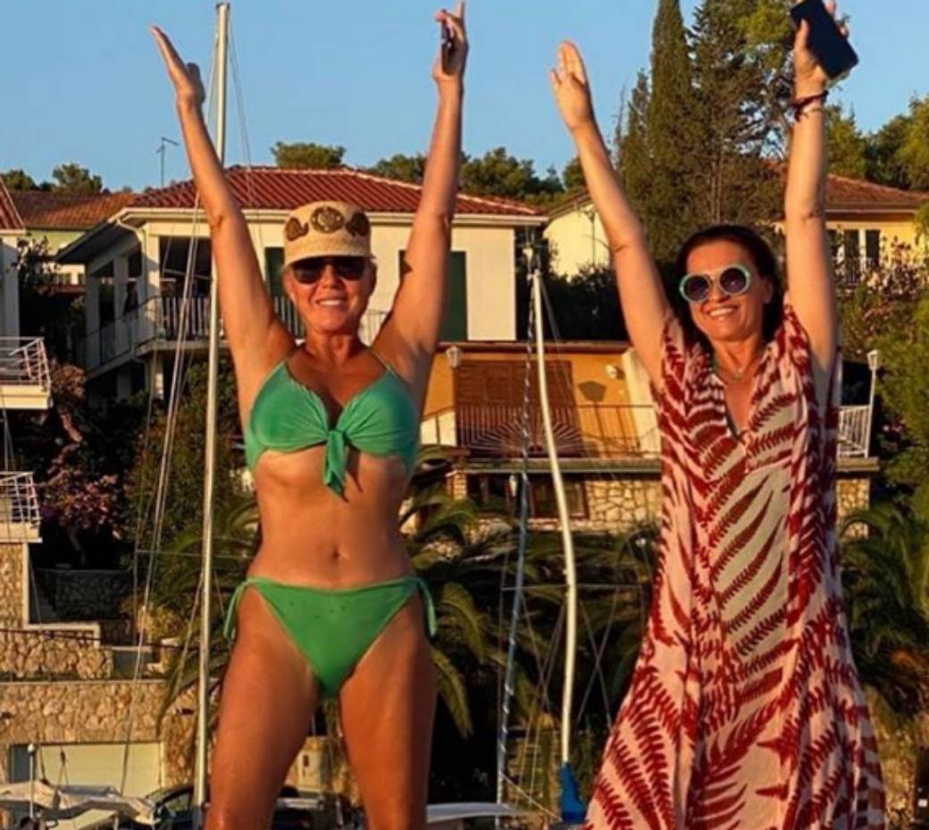 lepa brena sin viktor automobil