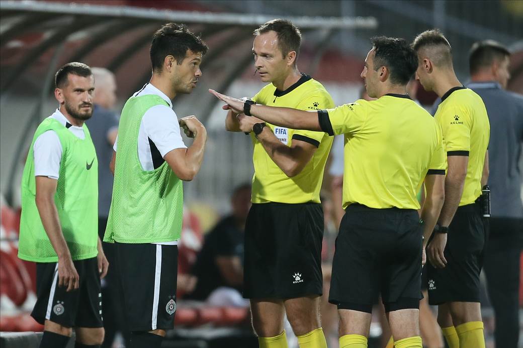 Vojvodina - Partizan 3-2 Lalatović slavi Milošević isključen incidenti fotografije sa utakmice