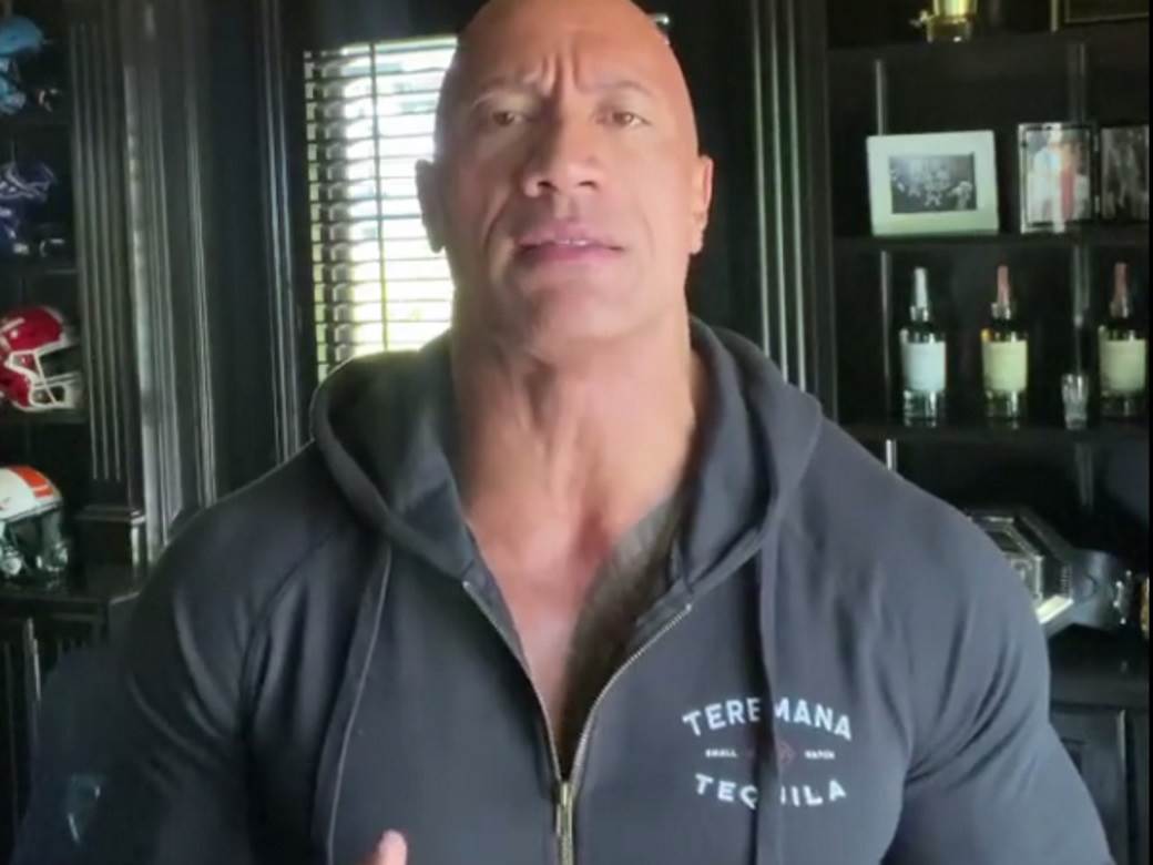 Dvejn Rok Džonson doživeo traumu na letu iznad okeana, avion pokazivao kvar